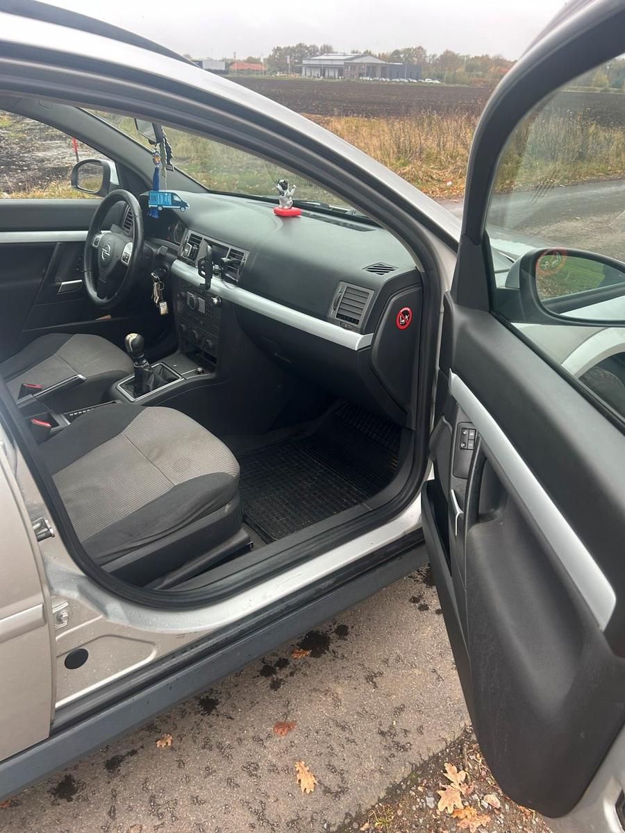 Opel Vectra 2005 — photo 8