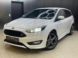 Ford Focus ST-Line GEPFLEGT+XENON+NAVI+SHZ+TEMP+KAMER - Ford Focus: Weiß, ST