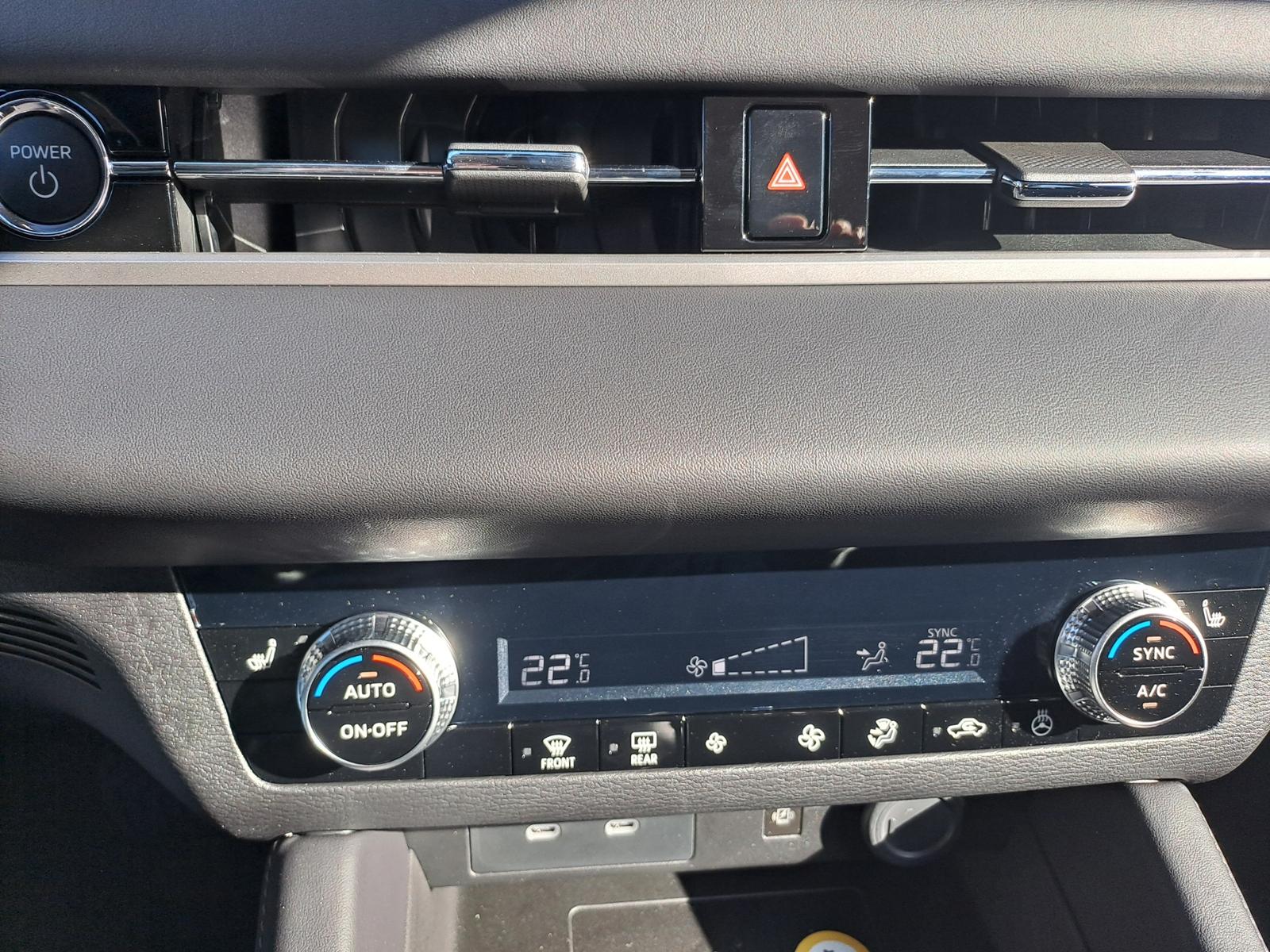 Mitsubishi Outlander Plug-In Hybrid 2.4 4WD Intro Edition