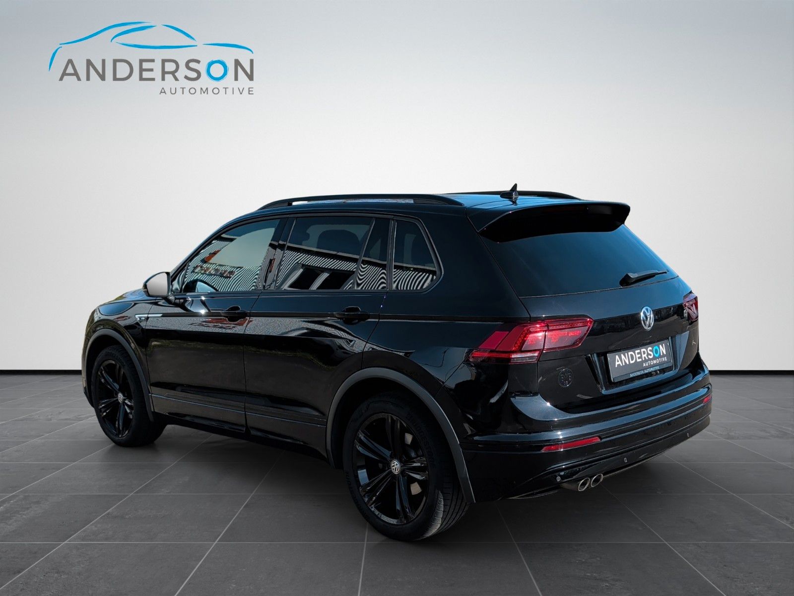 Fahrzeugabbildung Volkswagen TIGUAN 2.0 TDI R-LINE BLACKSTYLE HUD 19" AHK KAM