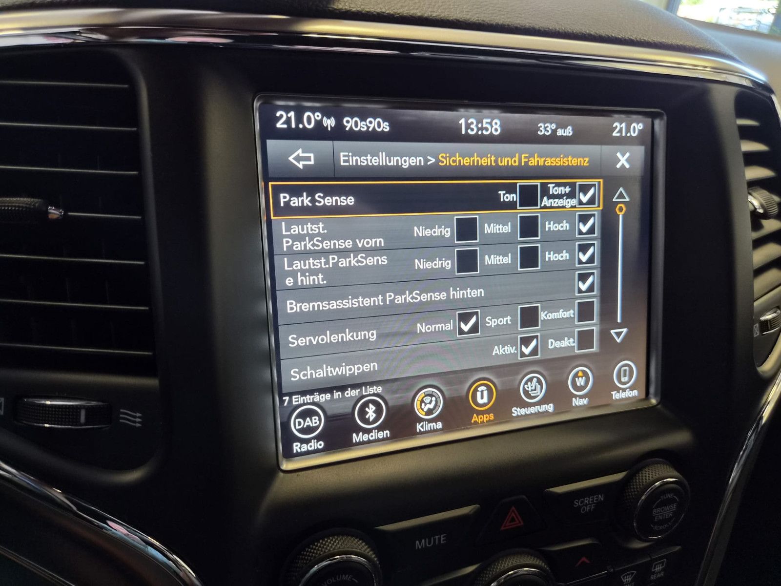 Fahrzeugabbildung Jeep Grand Cherokee 3.0 CRD Limited / 3,5t AHK /
