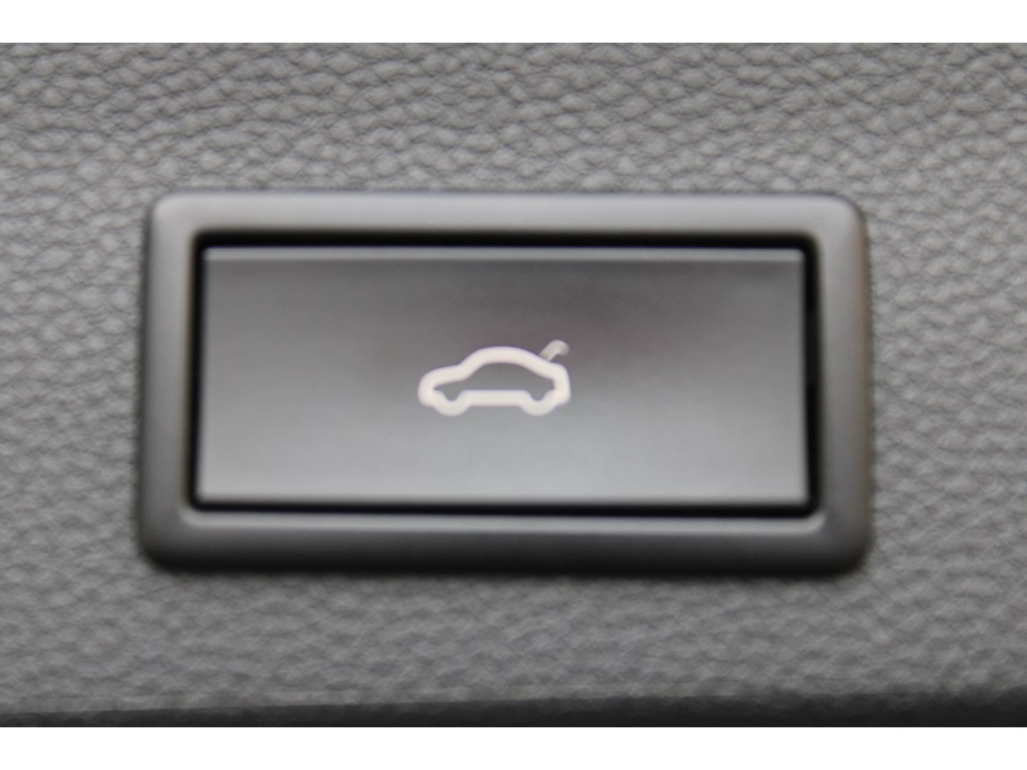 SEAT Ateca 1.5 TSI Xcellence LED GJR GRA RFK Navi AHK - Image 28