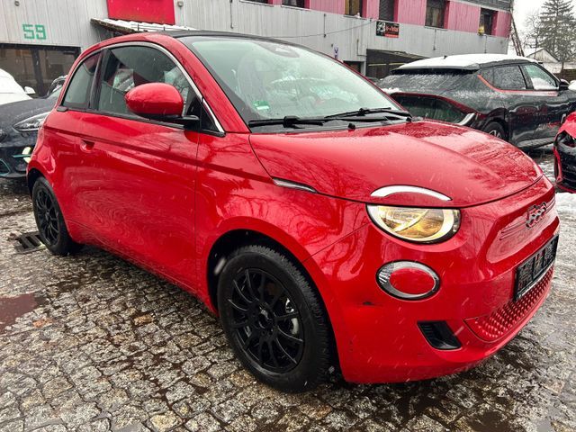 Fiat 500e  Red Cabrio 70KW 24KWH