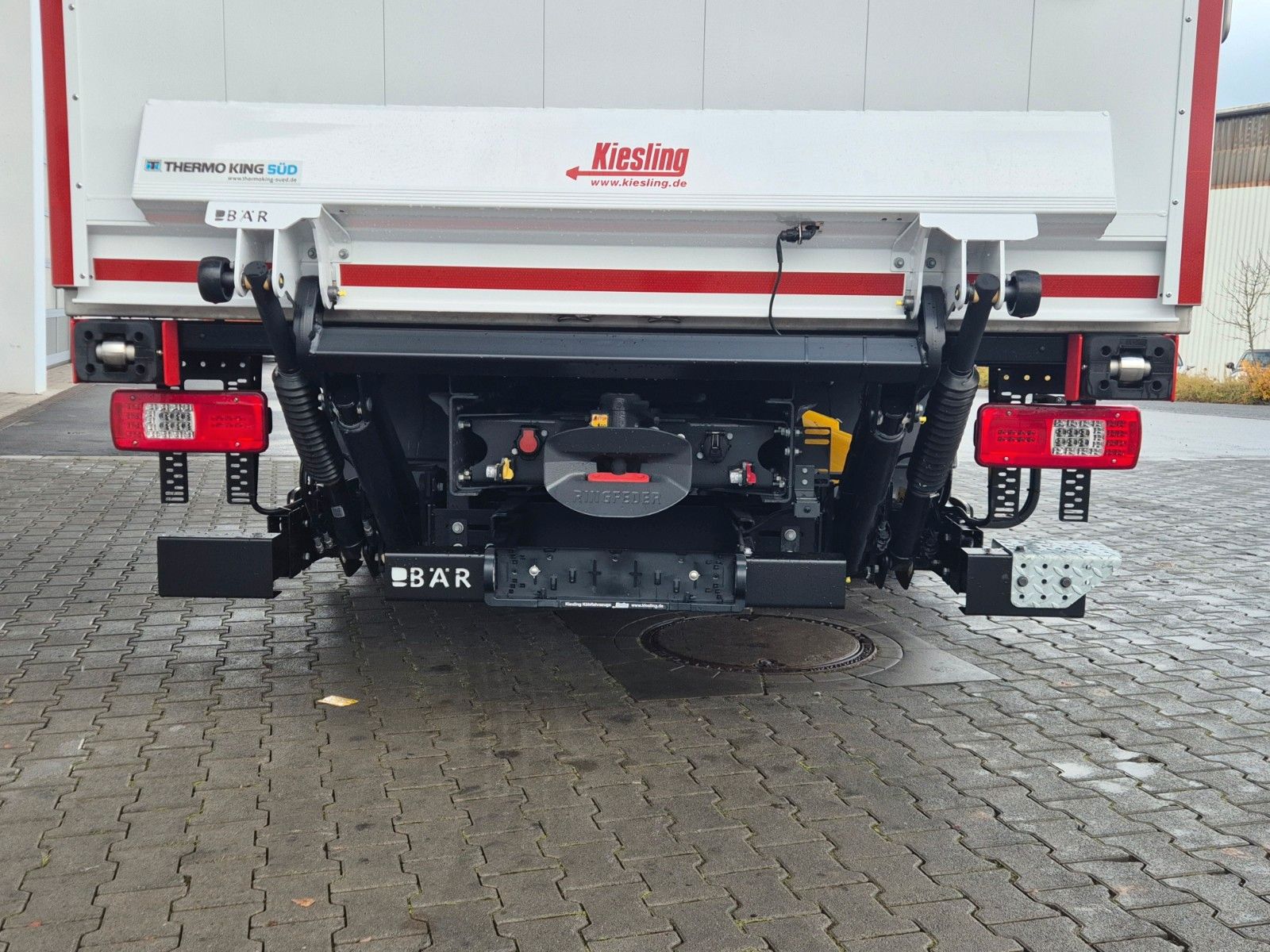 Fahrzeugabbildung Iveco Eurocargo ML160E28 ThermoKing R1200R LBW Tür AHK