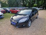 Ford Focus 1.6T Klima 73Tkm Sitzhzg PDC AHK Alu ESP - Ford Focus aus 2011: Limousine