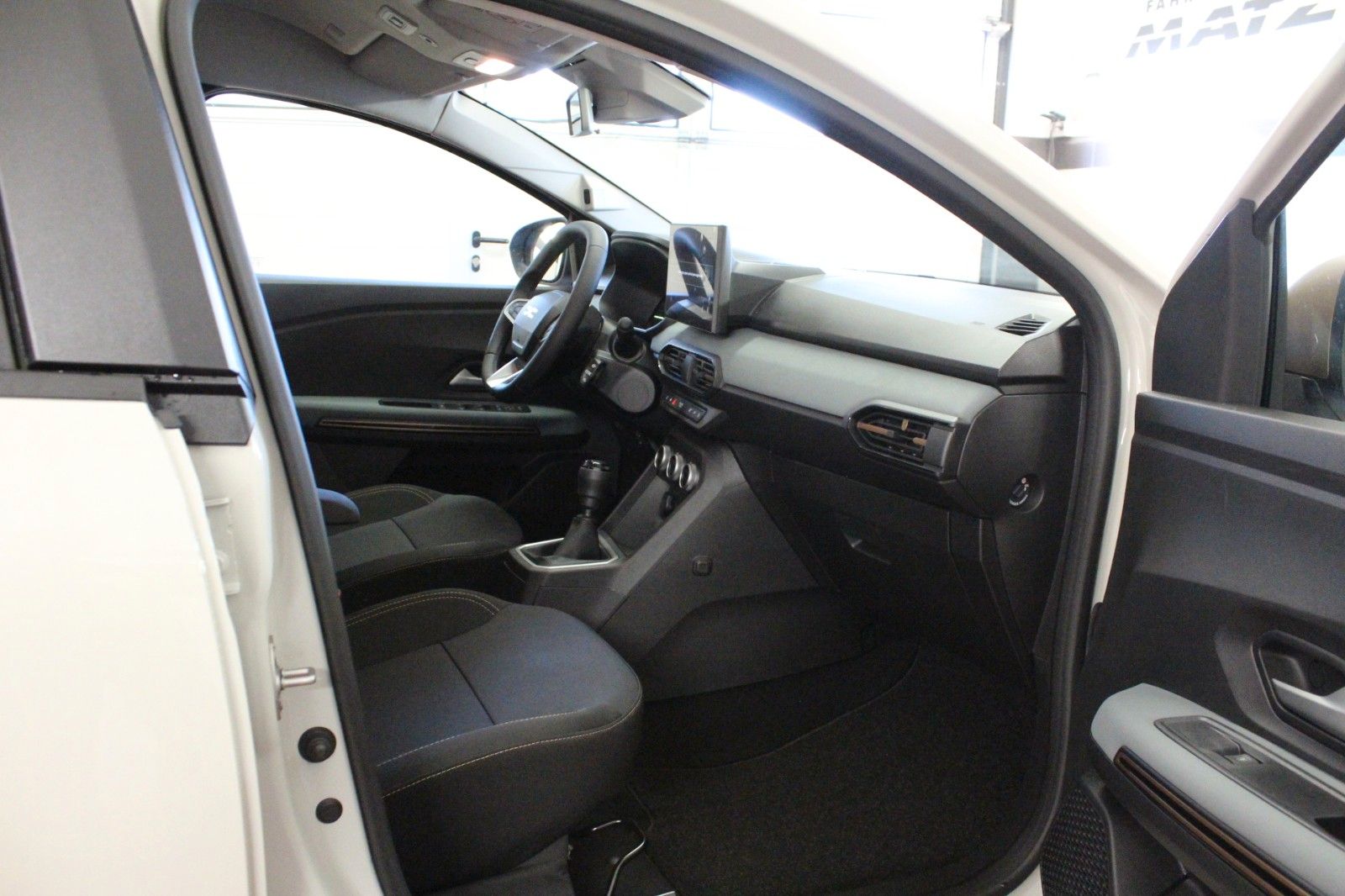 Fahrzeugabbildung Dacia Jogger TCe 110 Extreme 7-Sitzer  MY26 *Winterp.*