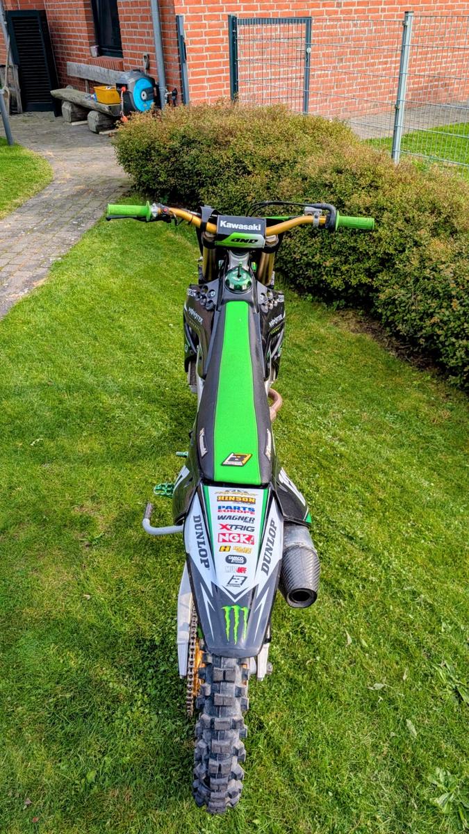 Kawasaki  2010 — вигляд ззаду
