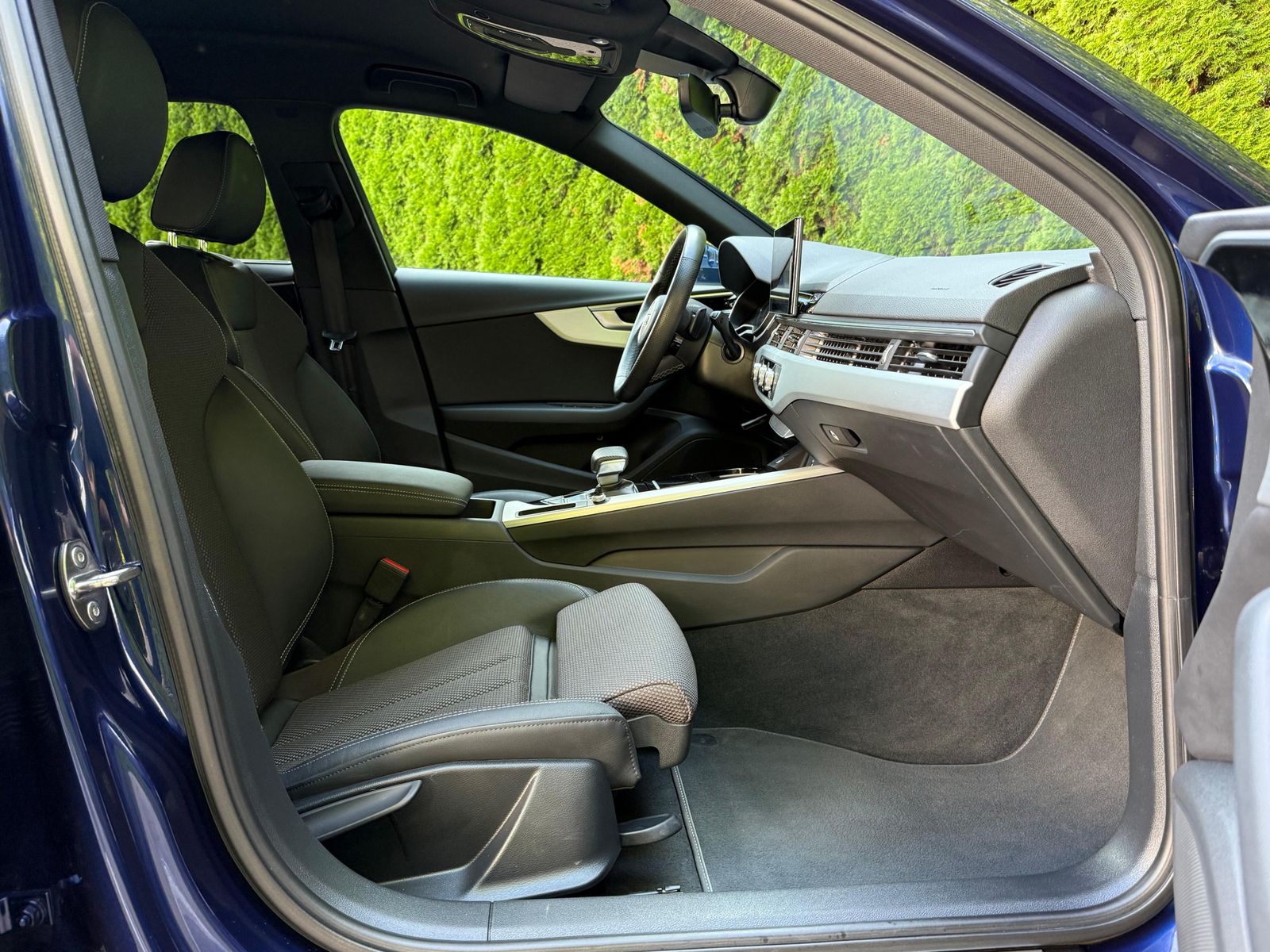 Fahrzeugabbildung Audi A4 Avant 40 TDI S-tr. S Line LED+NAV+KAM+SHZ+MFL