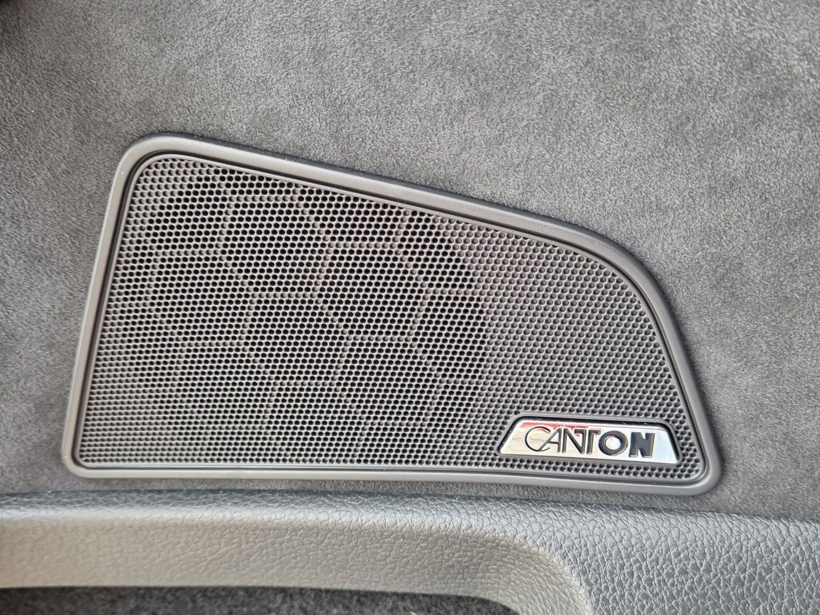 Fahrzeugabbildung SKODA Superb Lim. Sportline 4x4 2,0 TSI Pano Navi AHK