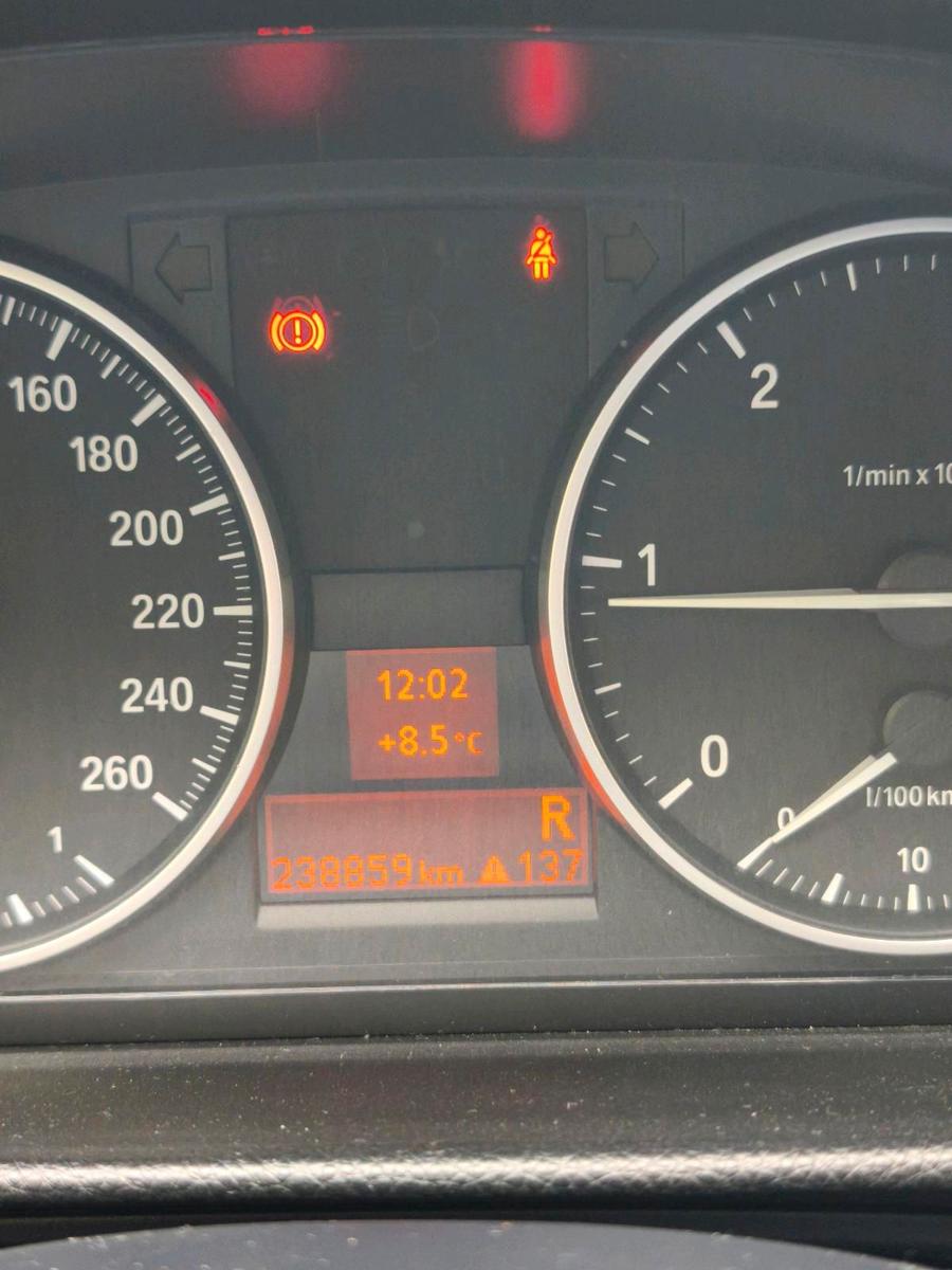 BMW  2010 — photo 11