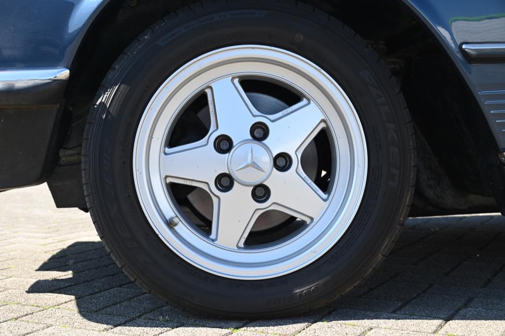 Mercedes-Benz SL 380