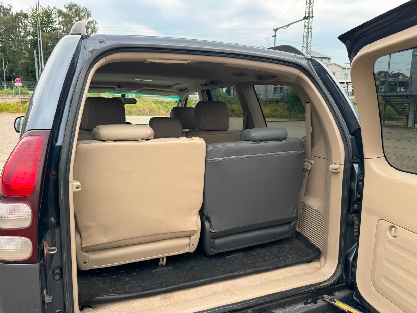 Toyota Land Cruiser 3.0 D-4D Executive | 173 ch | BVA | 8 places | Cuir | GPS | Toit ouvrant | Suspension pneumatique | Attelage