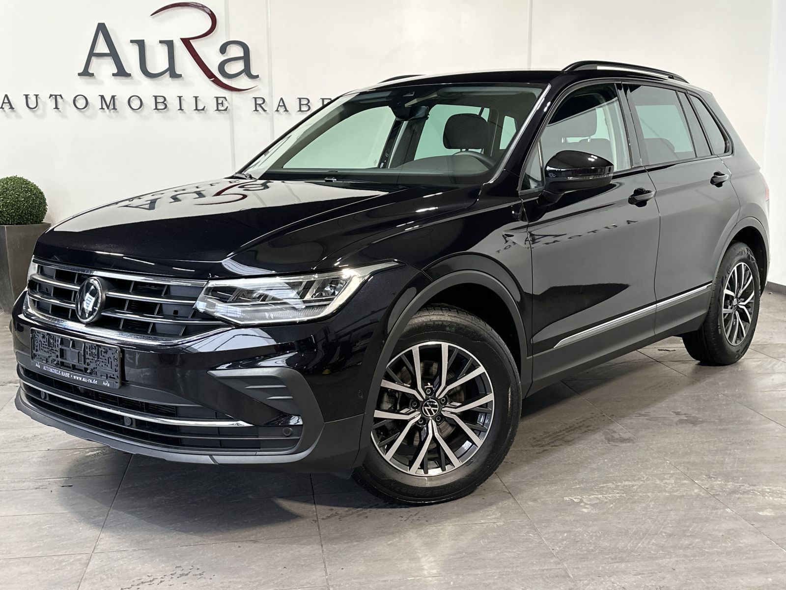 Fahrzeugabbildung Volkswagen Tiguan 2.0 TDI DSG Life NAV+LED+CARPLAY+KAM+ACC