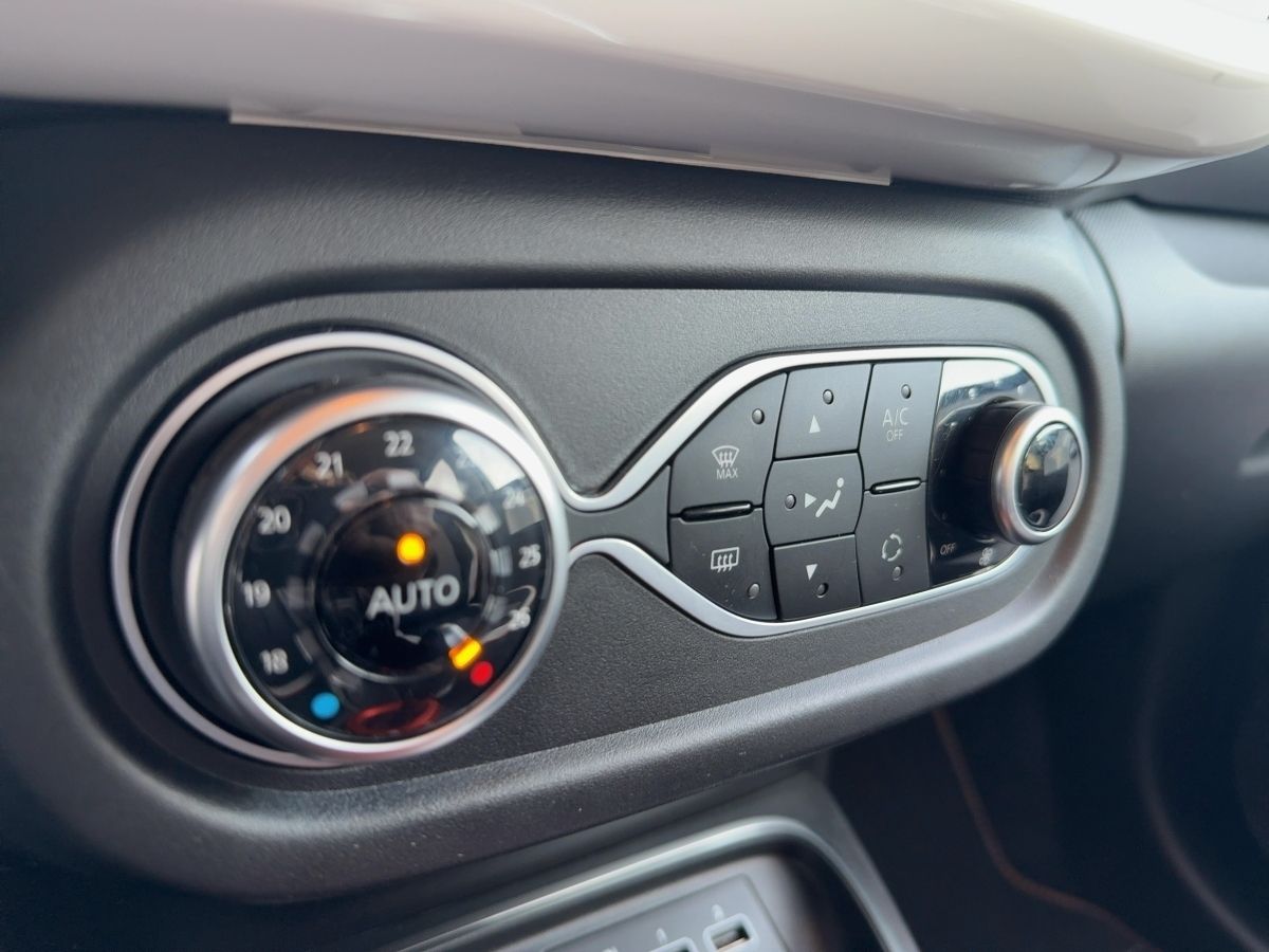 Fahrzeugabbildung Renault Twingo E-TECH VIBES Kamera EPH Klimaaut. SHZ