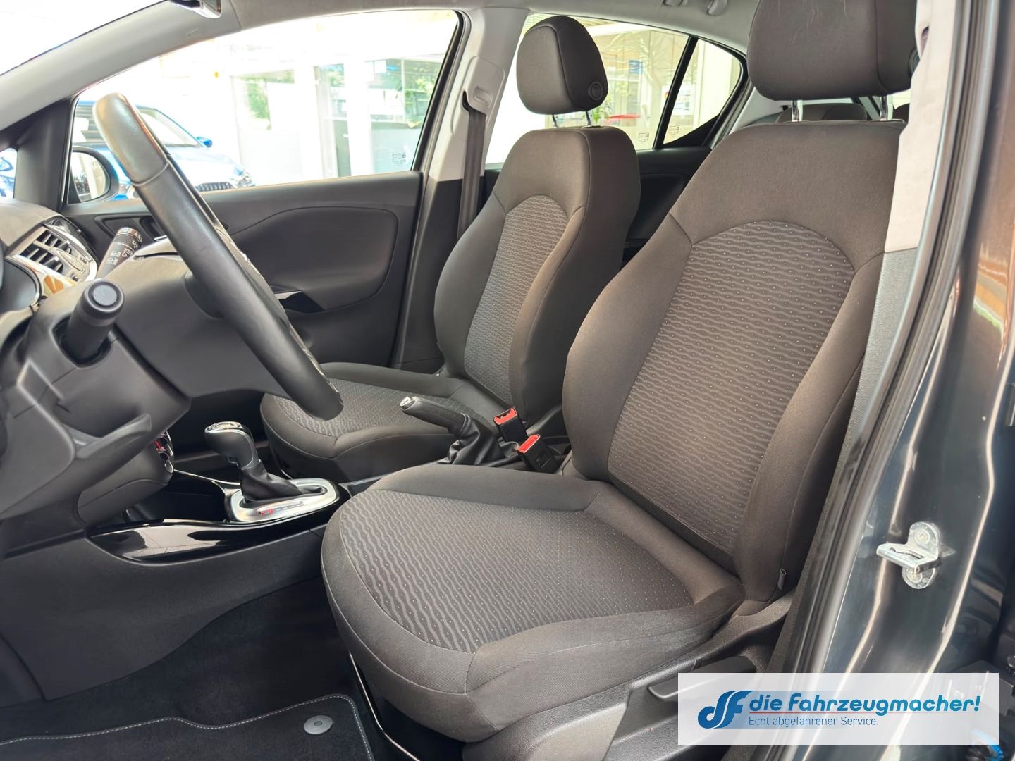 Fahrzeugabbildung Opel Corsa E drive Automati SHZ LenkradH Temp PDC Ber