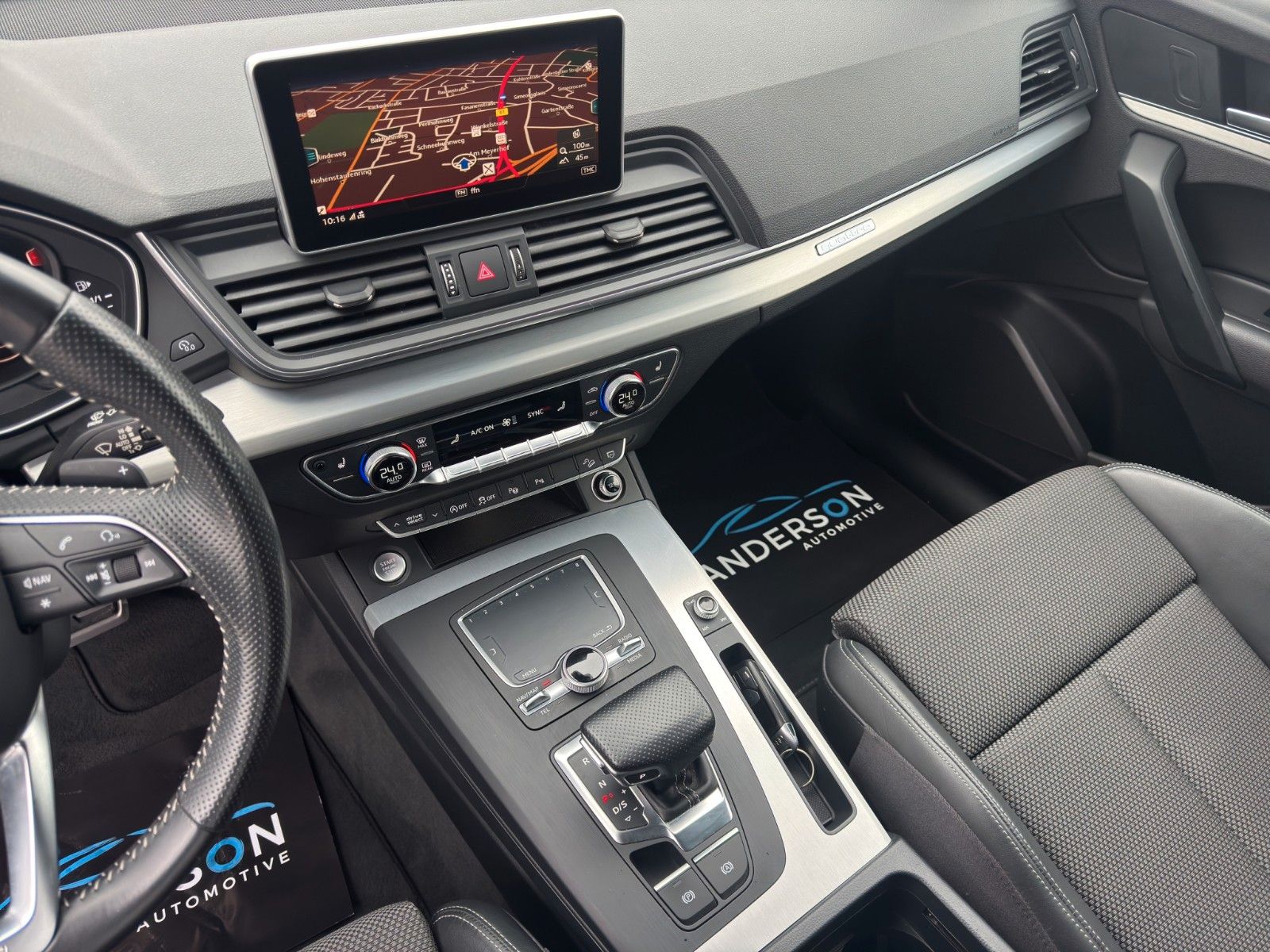 Fahrzeugabbildung Audi Q5 2.0TFSI QUAT S LINE PANO MEMORY AHK 360° LED