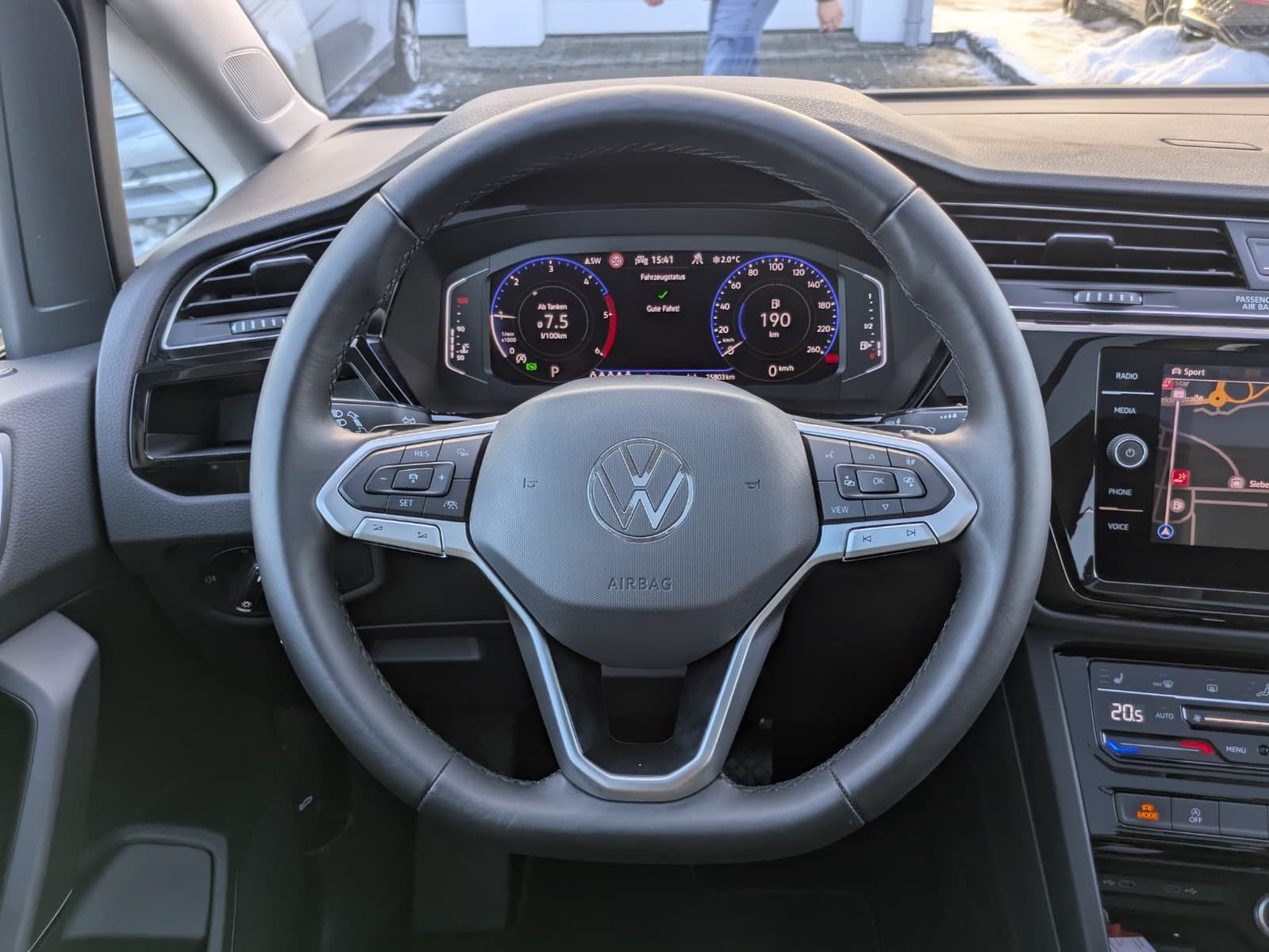 Fahrzeugabbildung Volkswagen Touran 2.0 DSG R-Line High. Pano 7-Si IQ.Dri AHK