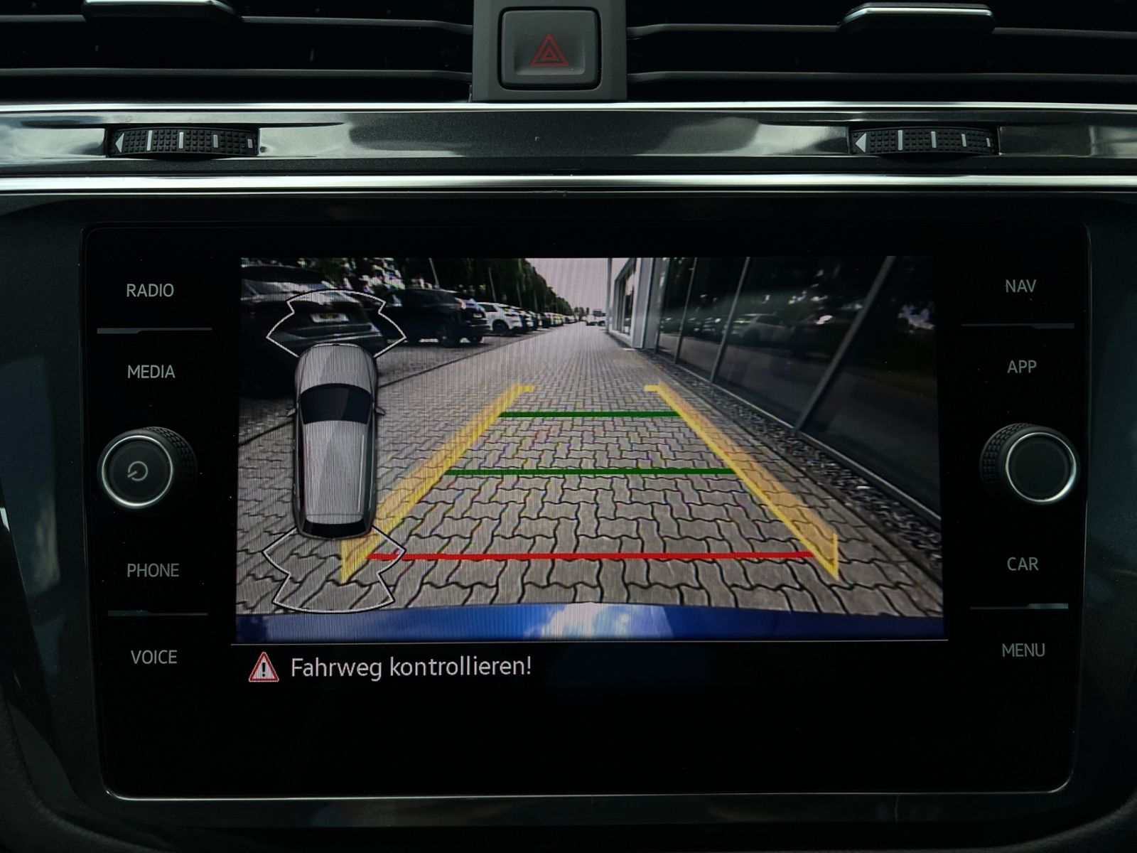 Fahrzeugabbildung Volkswagen Tiguan R 2.0 TSI DSG 4MOTION *Akrapovic,Leder,Pa
