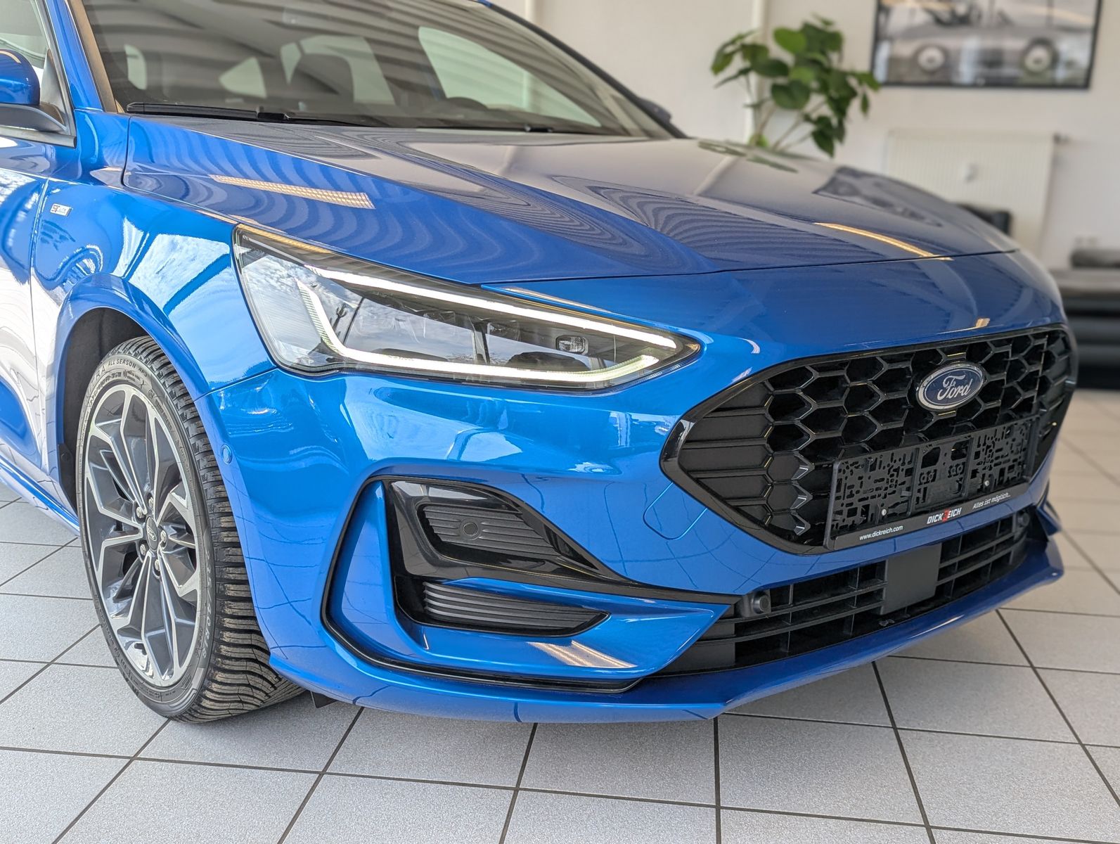 Fahrzeugabbildung Ford Focus 1.0 ST-Line X Styling Matrix B&amp;O Pano 18"