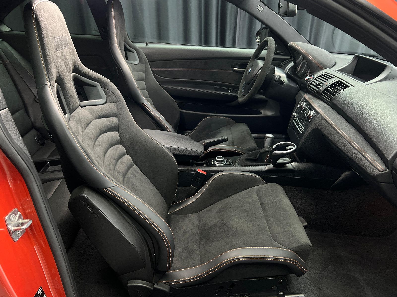 Fahrzeugabbildung BMW 1er M Coupe|H&K|AKRA|PERFORMANCE SITZE|DREXLER|