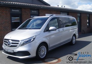 Mercedes V 220 - 1