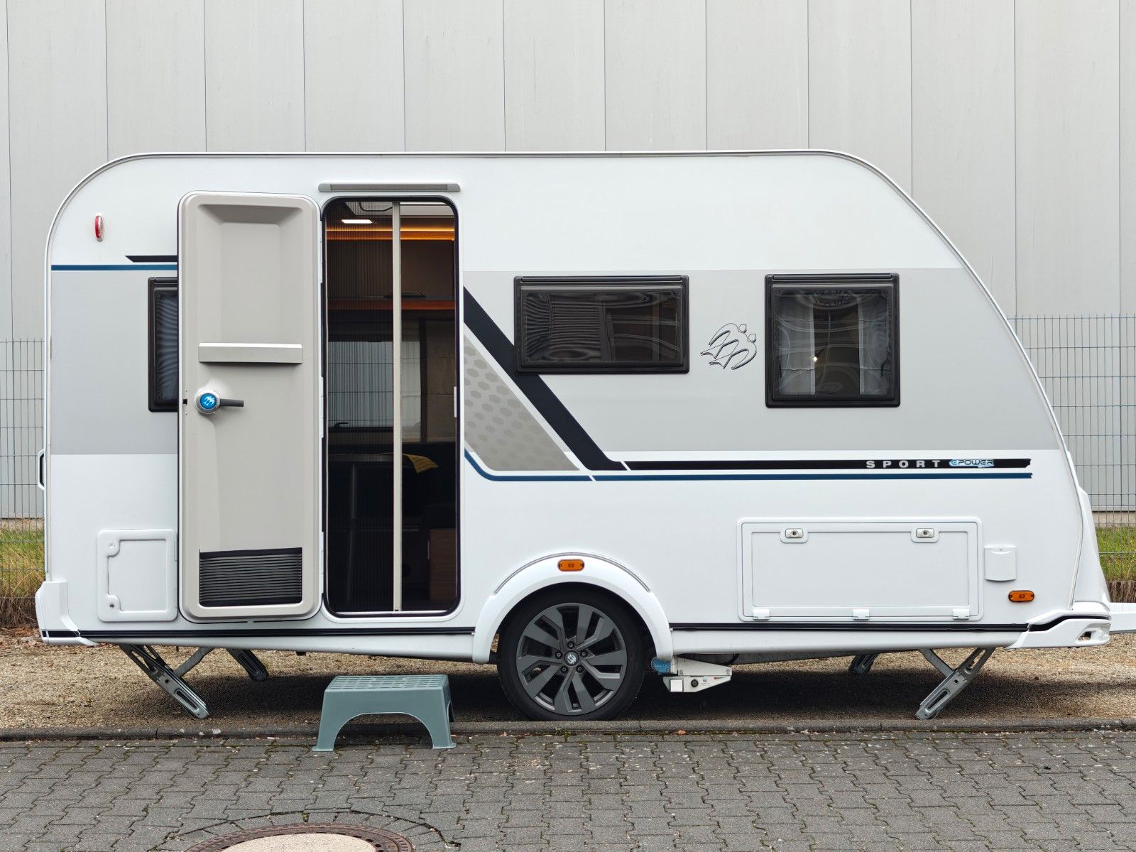 Fahrzeugabbildung Knaus Sport 400 QD EPower Selection - Mover, Klima -