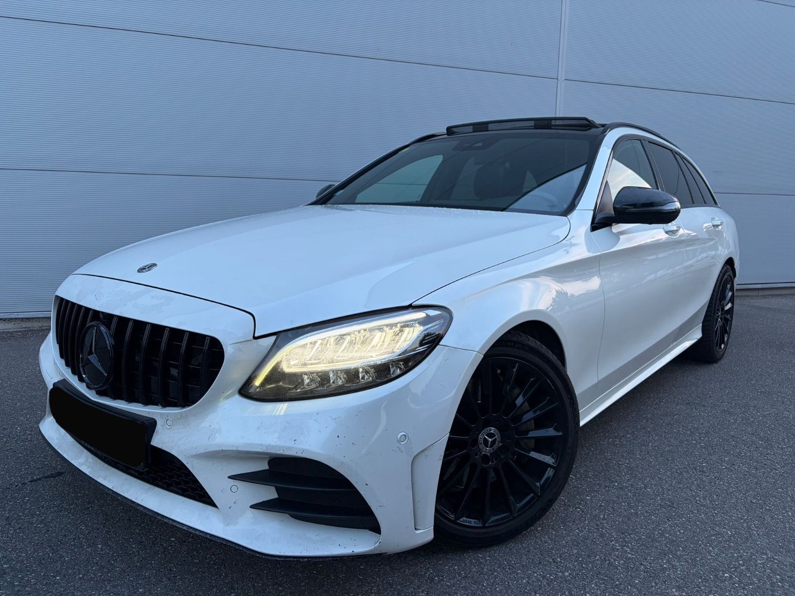 MERCEDES-BENZ C 300 AMG Line Panorama Kamera Standheizung