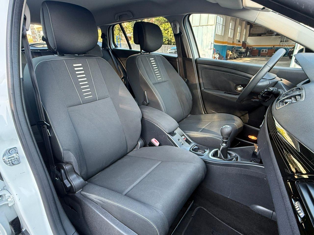 Renault Megane 2011 — photo 15