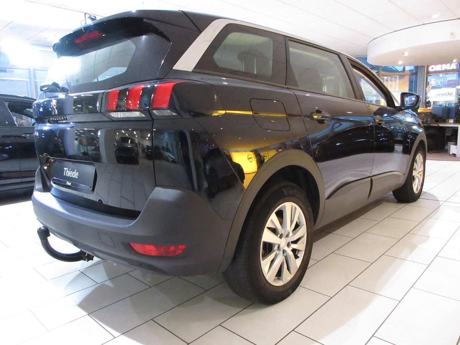 Fahrzeugabbildung Peugeot 5008 Active 1.2T NAVI/PDC/LED/AHK/TEMPO