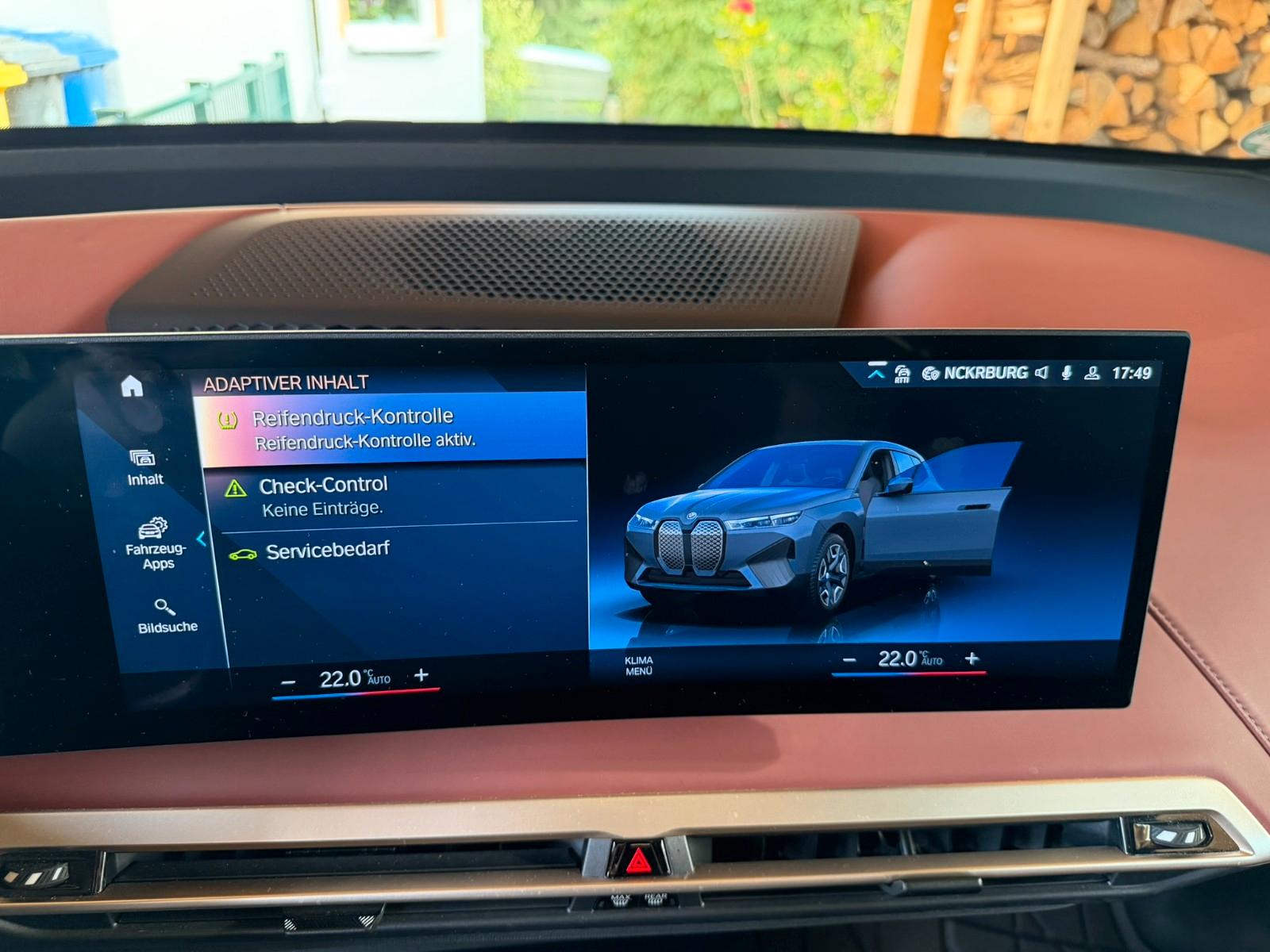 BMW iX xDrive50 - Storm Bay - Naturleder Castanea