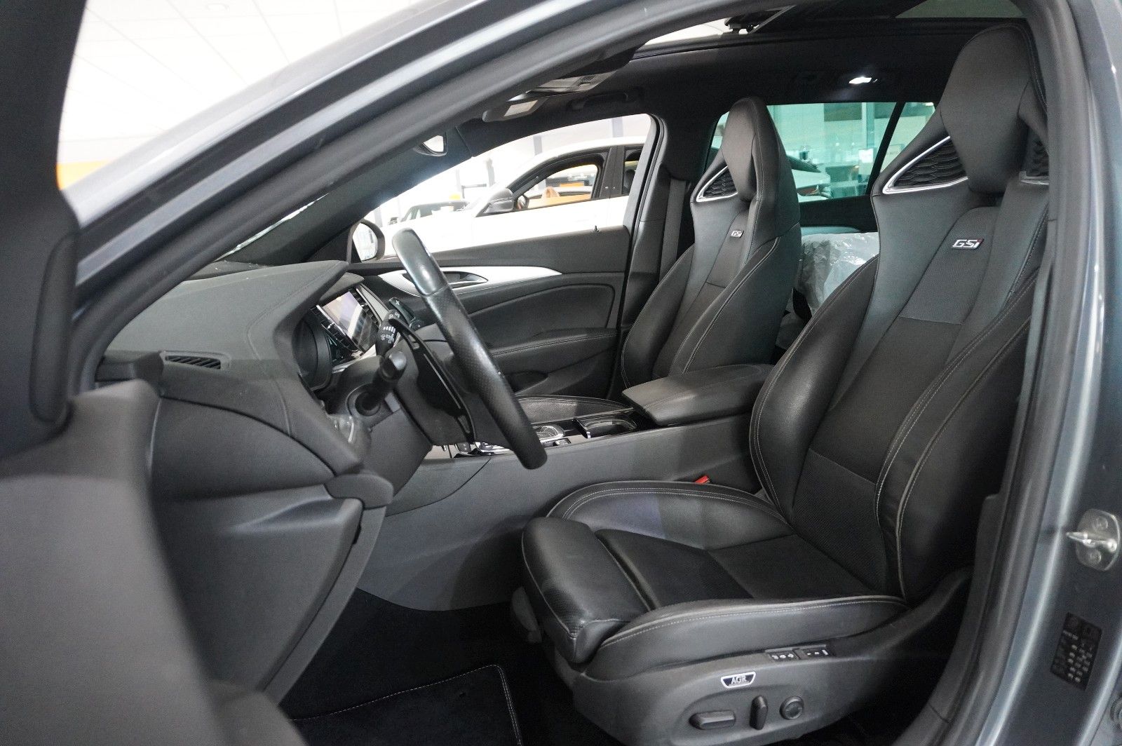 Fahrzeugabbildung Opel Insignia B ST 2.0 GSI PERFORM. NAVI/LED/360°/AHK