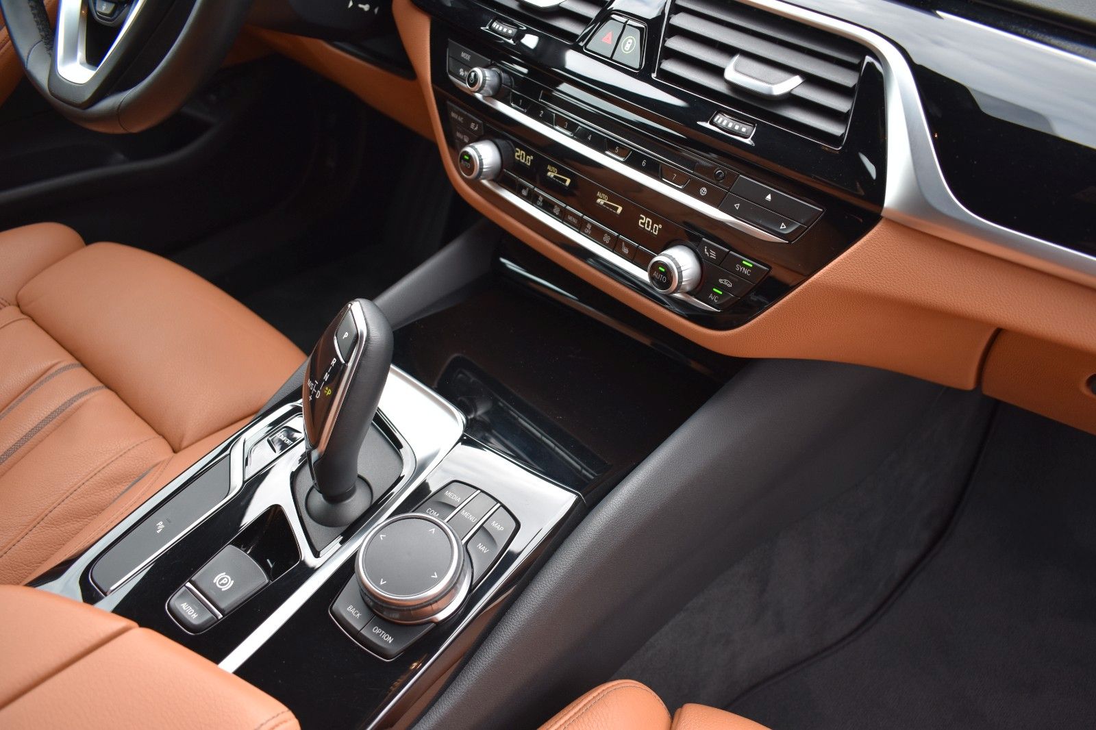 Fahrzeugabbildung BMW 530 d Touring Sport Line Panora Leder HUD AHK ke