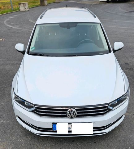 Volkswagen VW Passat Variant 8-fach bereift, Massages...