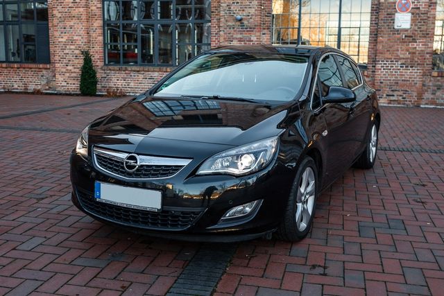 Opel Astra J Lim. 5-trg. Sport Cosmo neu TUV