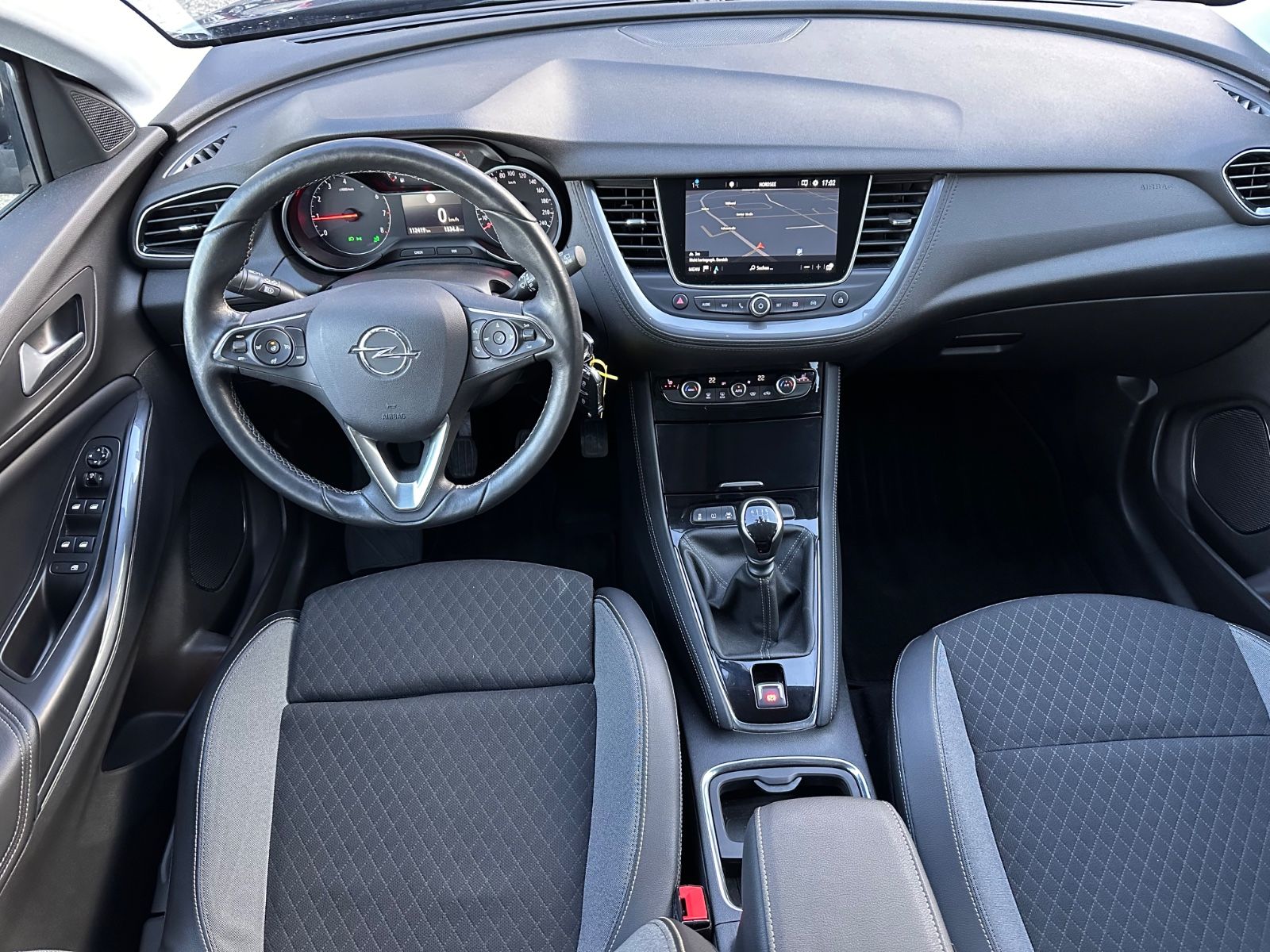 Fahrzeugabbildung Opel Grandland (X) 1.2 Turbo Navi/LED/SHZG/APP/GRA