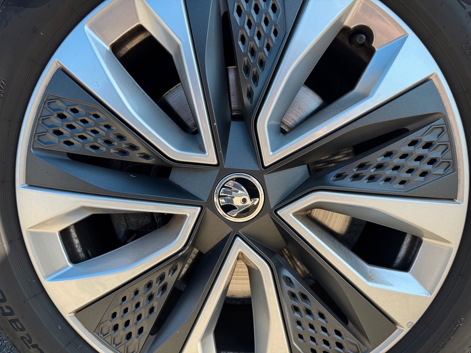 Fahrzeugabbildung SKODA Karoq 2.0l TDI DSG 4x4 STYLE
