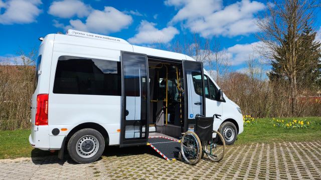 Mercedes-Benz 2 x Lagerfahrzeug Bürgerbus 9 Sitzer Niederflur