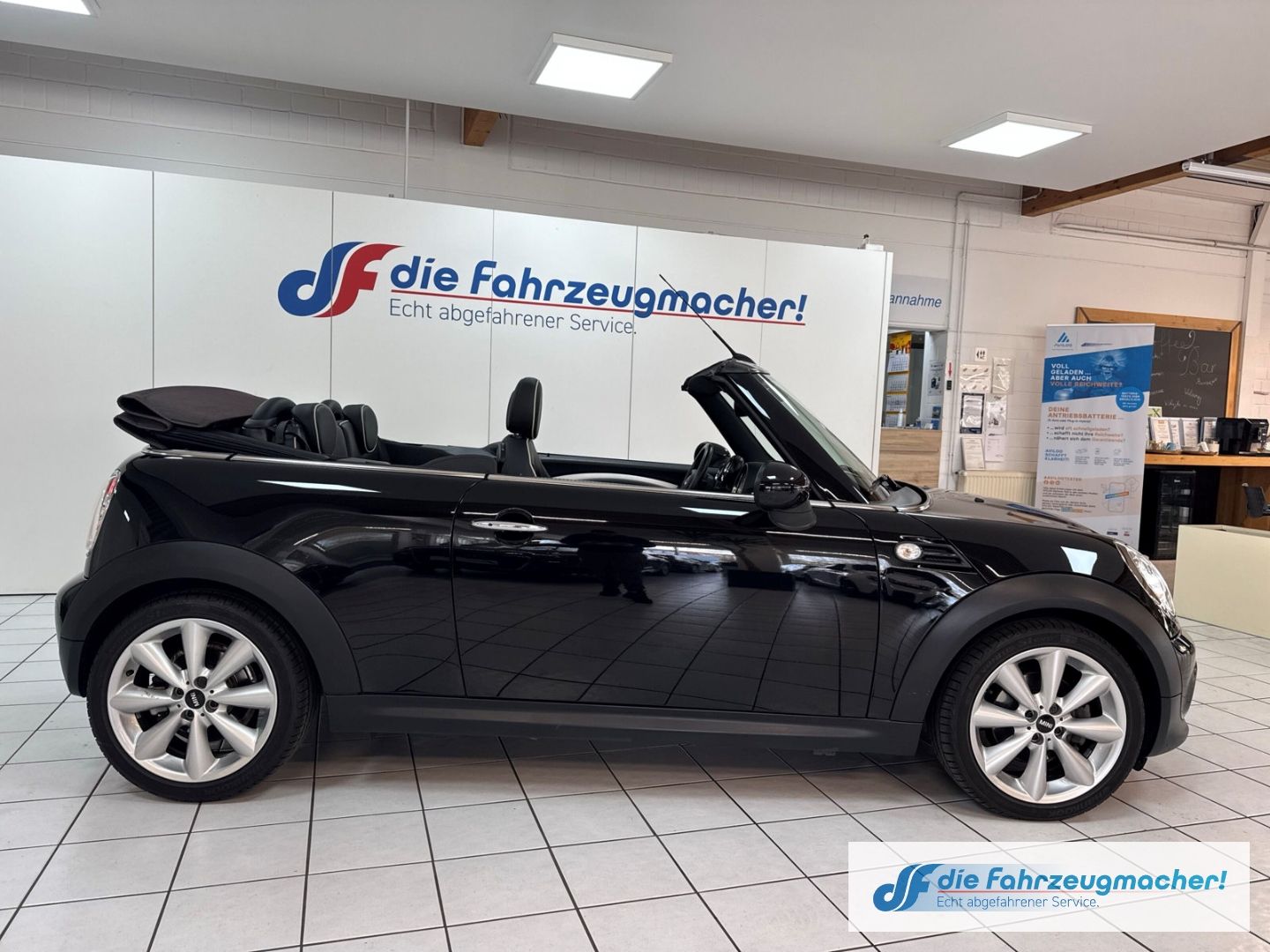 Fahrzeugabbildung MINI Cooper Cabrio Sport Navi Xenon Leder Ambiente SH