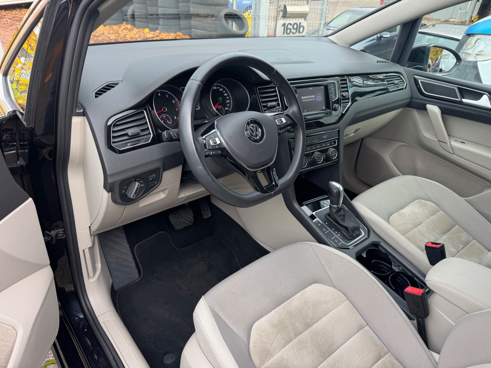 Fahrzeugabbildung Volkswagen Golf Sportsvan VII Highline Panorama+Navi+Xenon