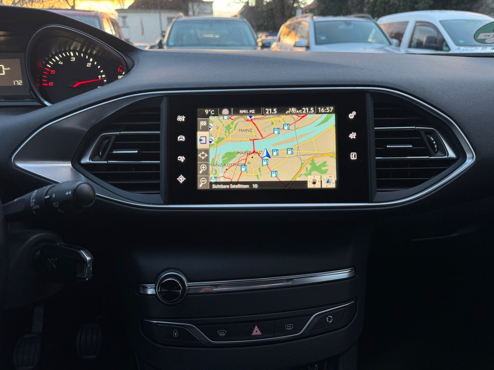 Fahrzeugabbildung Peugeot 308 Access Navi*PDC*SHZ*Garantie