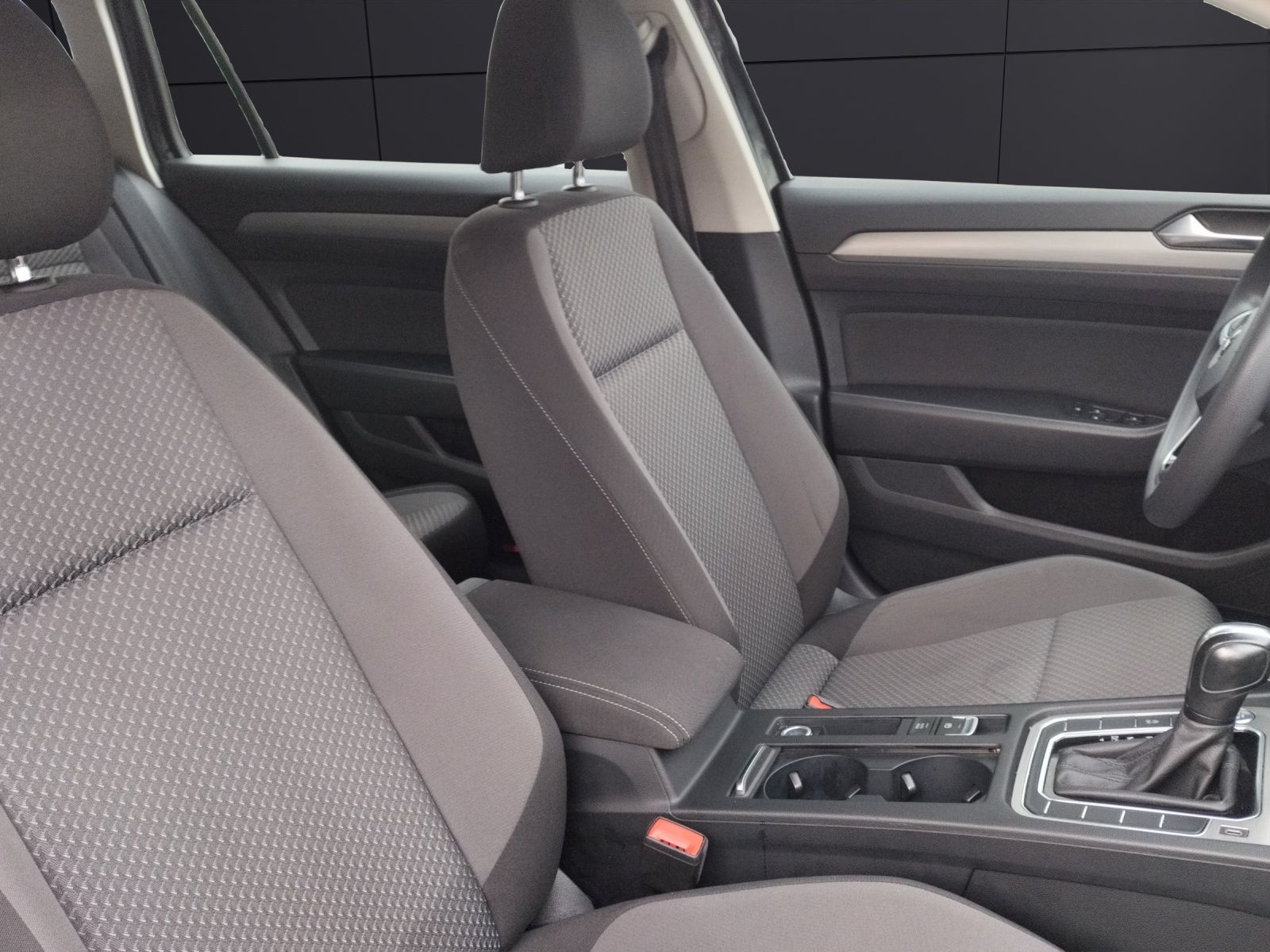 Fahrzeugabbildung Volkswagen Passat Variant TDI DSG LED ACC SH WeConnect Navi