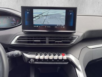 Peugeot 5008 Active Pack1.5 BlueHDi 130 +Kam.+SHZ+SpurH