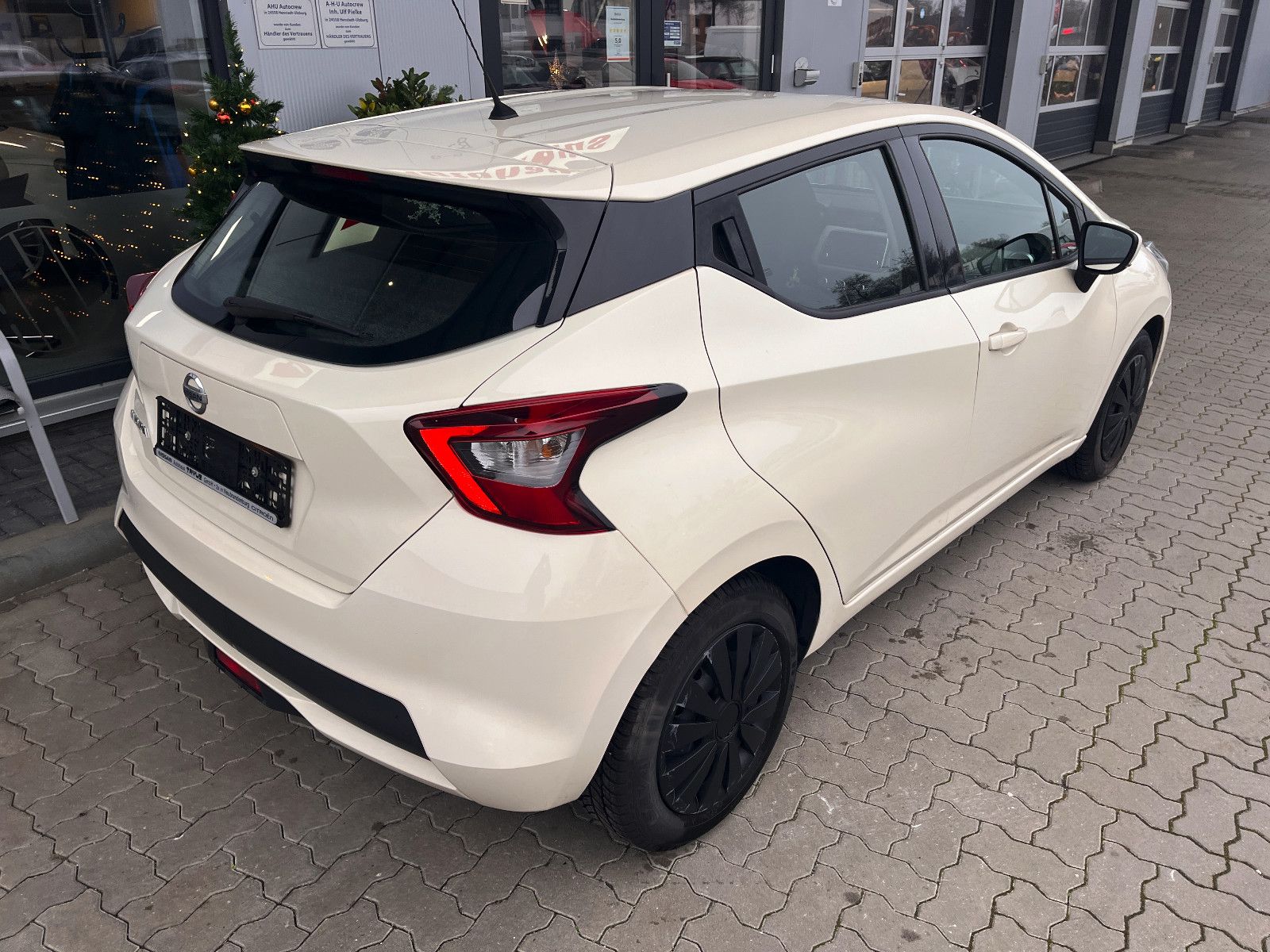 Fahrzeugabbildung Nissan Micra Acenta / leichter Frontschaden