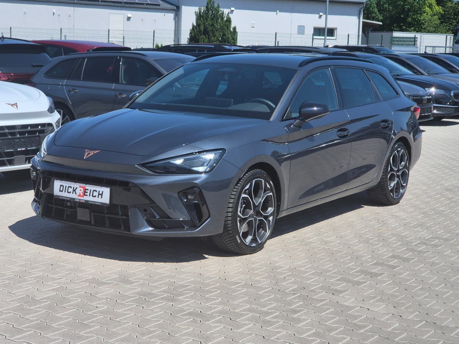 Fahrzeugabbildung CUPRA Leon 2.0 TDI DSG AHK*DYNAMICA*EDGE*LED*5JGARANT.