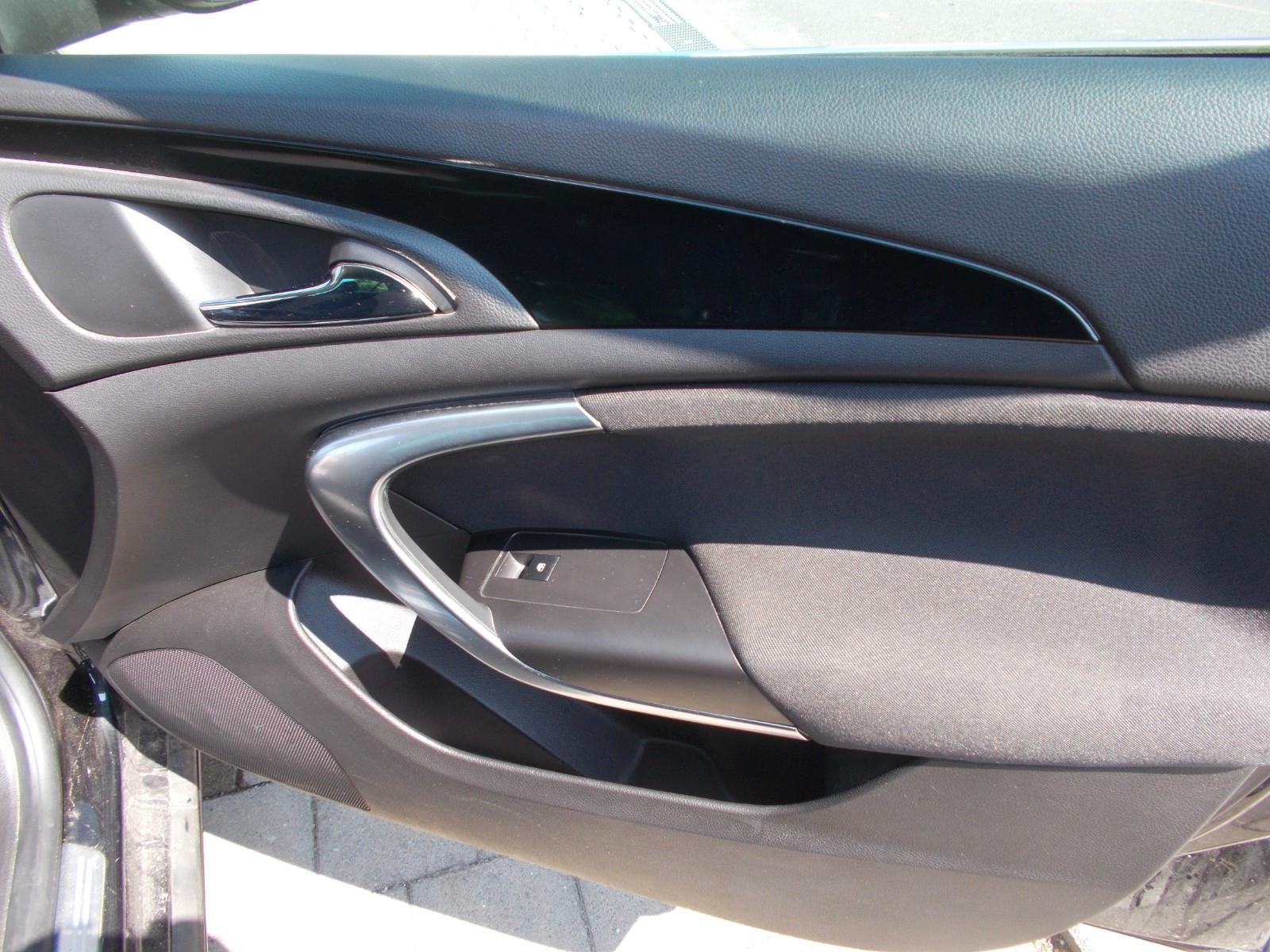 Opel Insignia 2011 — photo 22