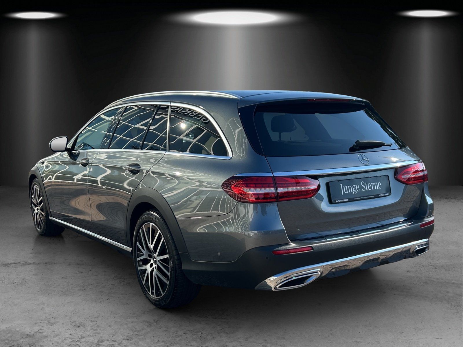 Fahrzeugabbildung Mercedes-Benz E220d 4M Tl All-Terrain DISTRO Pano AHK Memo LED