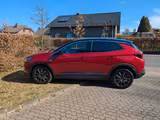 Opel Grandland (X) 1.6 Hybrid Ultimate Auto Ultimate - Opel Grandland (X) mit Hybrid-Antrieb: Rot