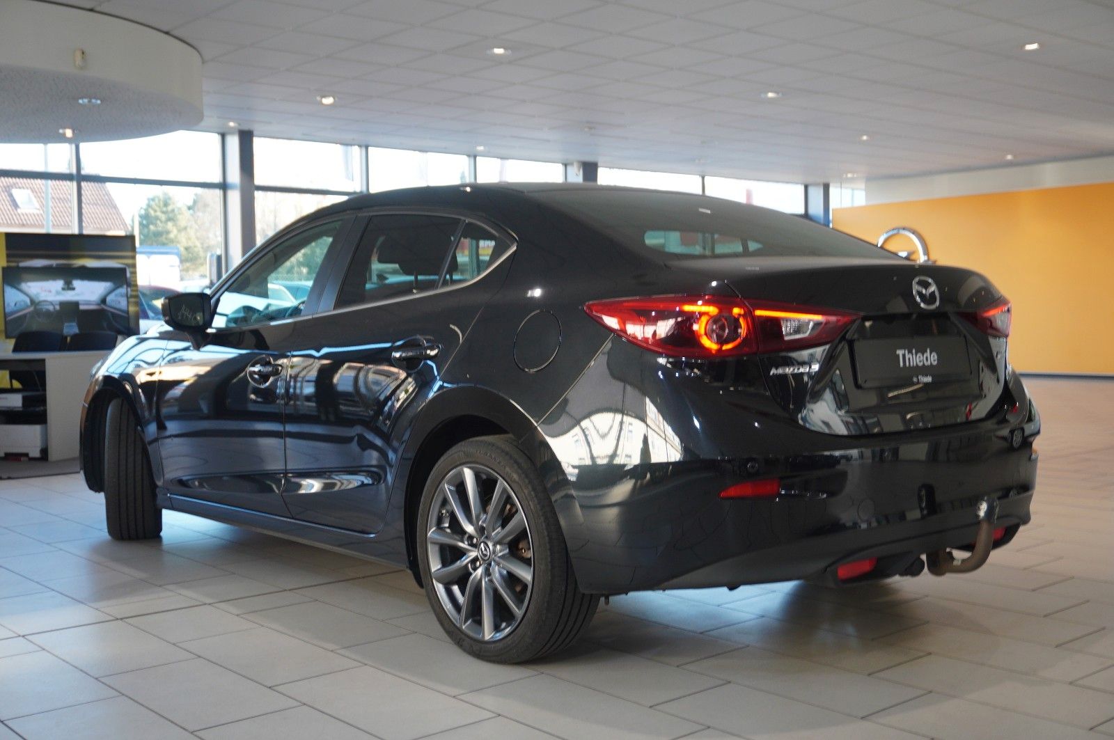 Fahrzeugabbildung Mazda 3 Lim. 2.0 OPTIMUM NAVI/LED/KAMERA/TEMP./HUD/AHK