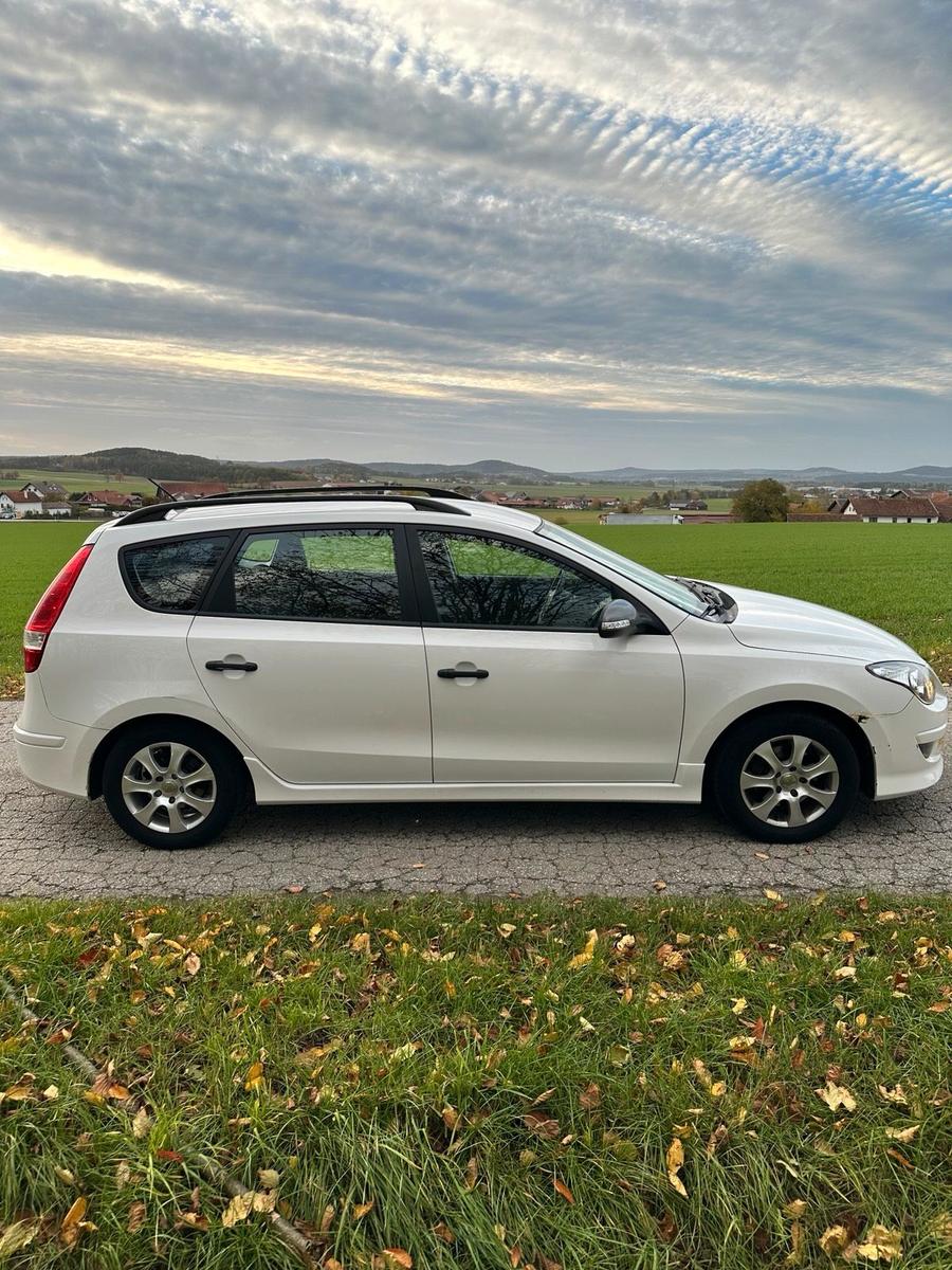 Hyundai i30 2012 — engine 90 HP (66kW)
