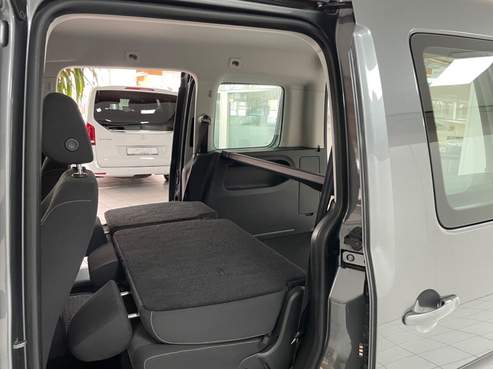 Fahrzeugabbildung Volkswagen Caddy Kombi Trendline 4x4 4Motion *AHK, Stdhzg*